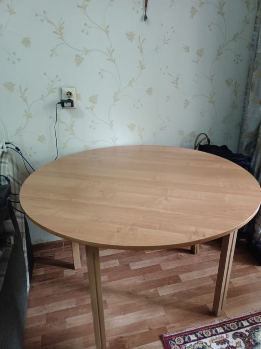 Продам круглый стол бу