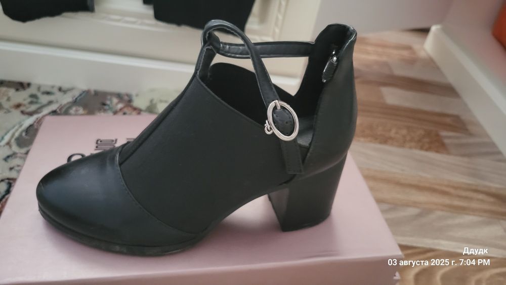 Почти новые туфли