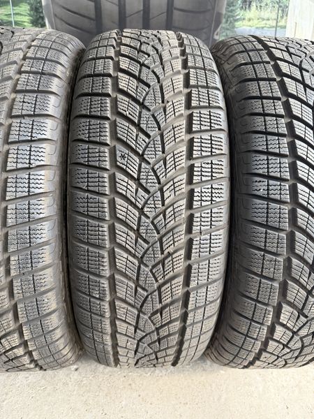 235/60/18 GOODYEAR 4бр
