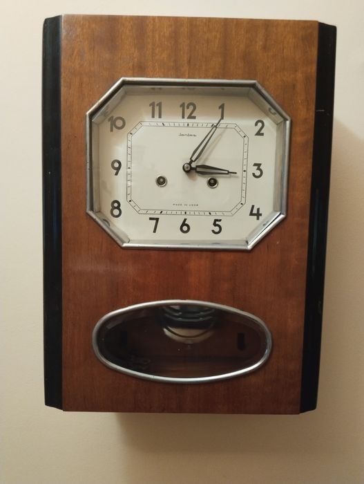 Продам часы настенные с боем.