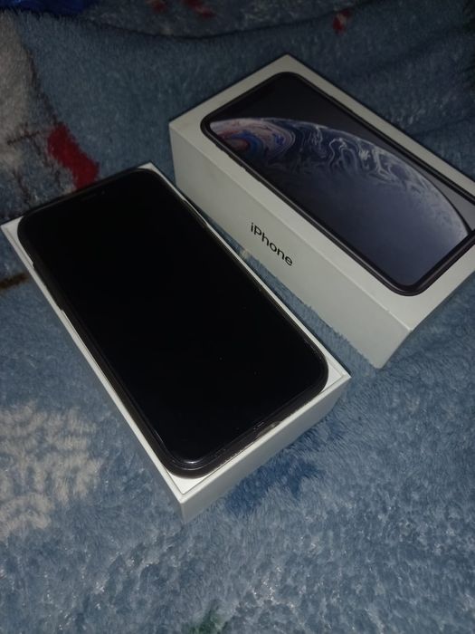 Продам iPhone Xr