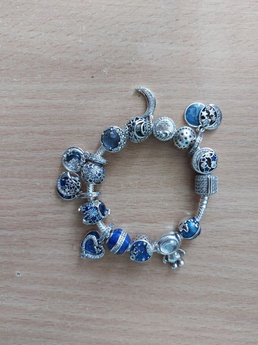 Сребърни Pandora гривни и талисмани