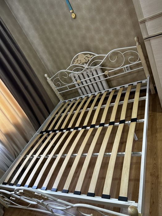 Кровать 180*200 без матраца