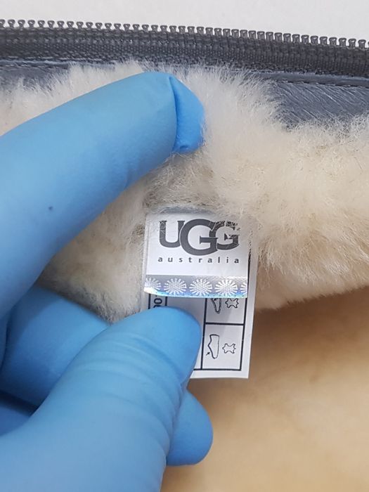 Cizme UGG Australia inalte cu fermoar, piele si blană naturală, nr 38