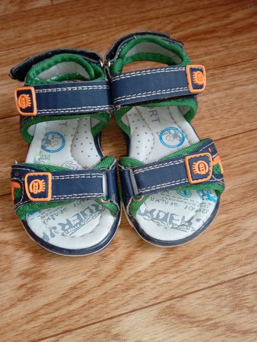 Продам сандали на мальчика.