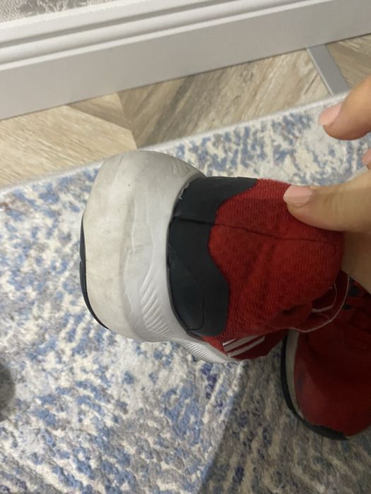 Продам кроссовки адидас