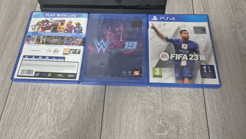 PS4 Pro 1TB + Controller + 3 Jocuri + Suport PlayStation NEGOCIABIL