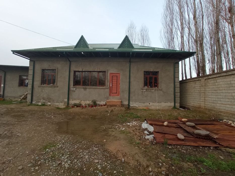 Янгийул.тум. Халкабод. Уч егочда  участка сотилади. 8,5 сот 4 хона.