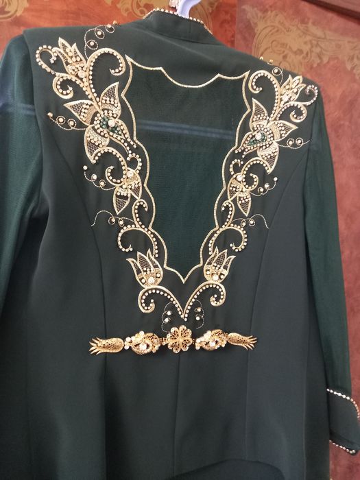 Kastum yupka vecherniy