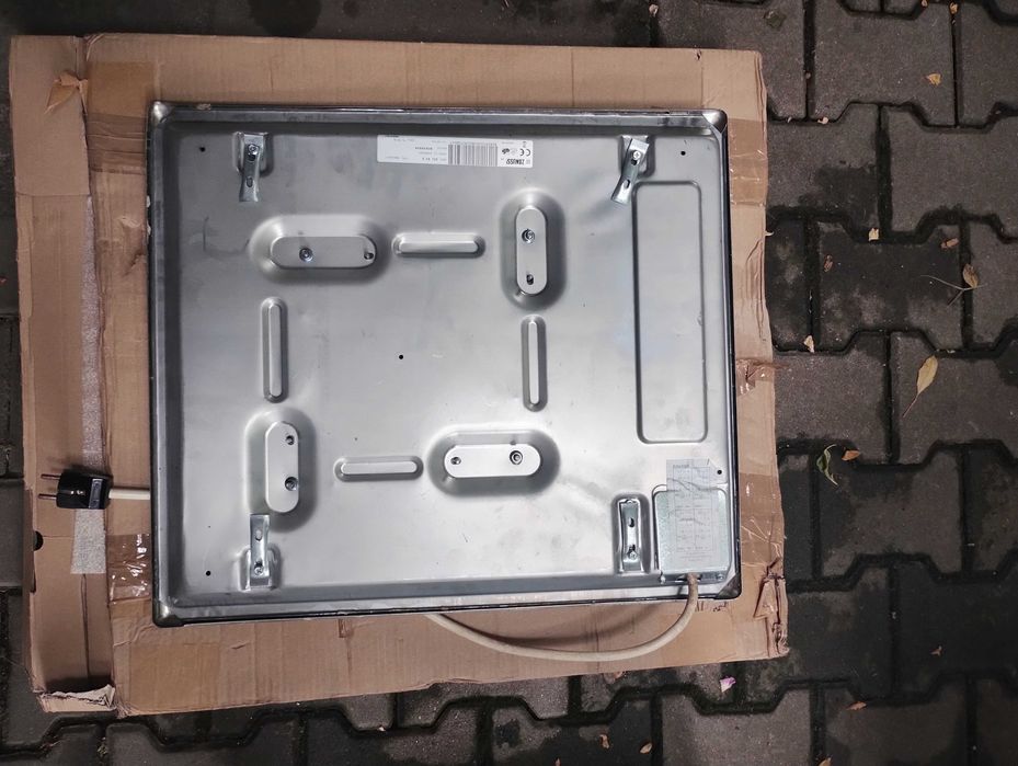 Кухненски плот с четири стандартни котлона, цвят Инокс Zanussi