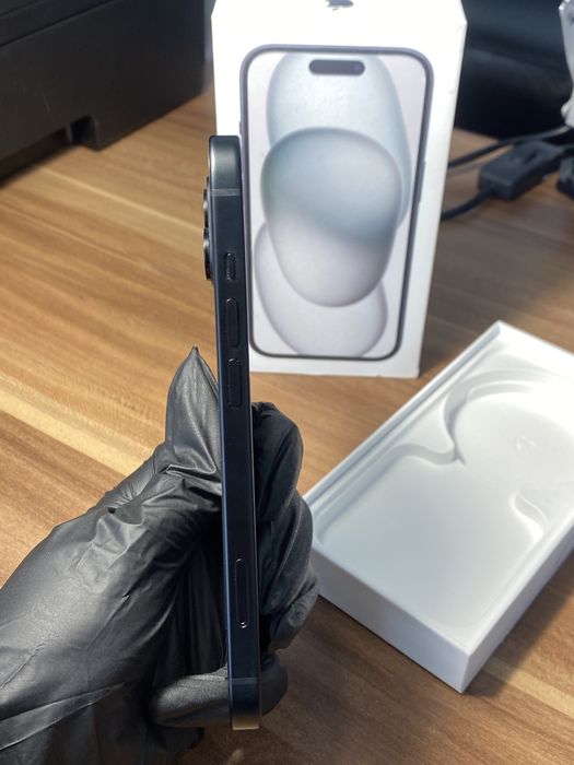 iPhone 15• 128 GB • Black