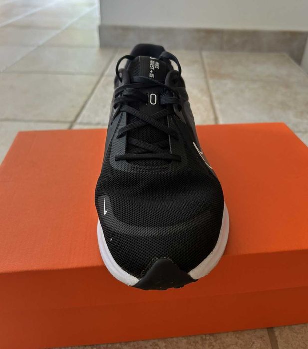 NIKE WMNS QUEST 5 40 номер