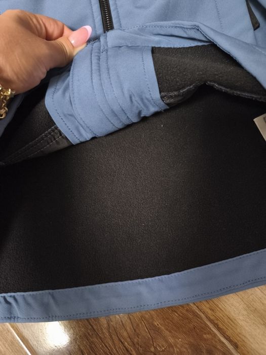Geaca softshell albastru deschis C&A de băieți mărime 146 cm