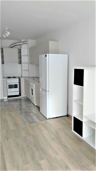 Дава се под наем Тристаен апартамент в София, Света Троица - 89 кв.м за 668.1 € - Снимка #1