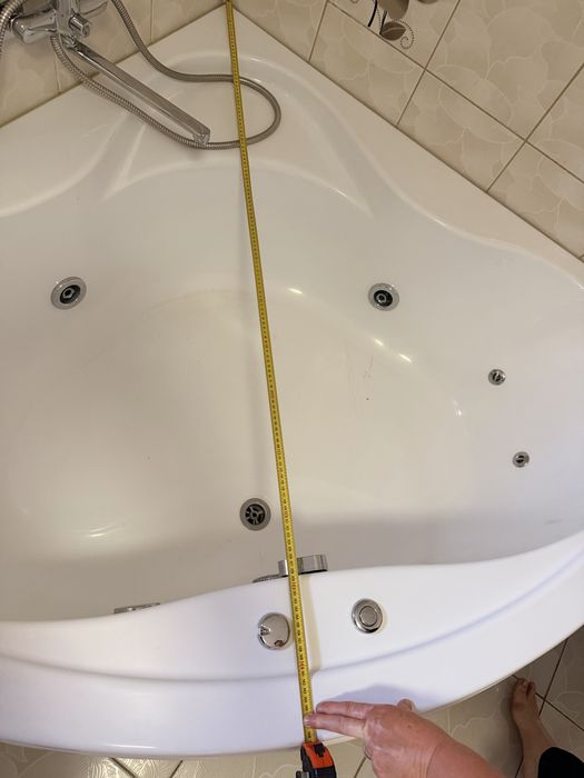 Cadă cu hidromasaj