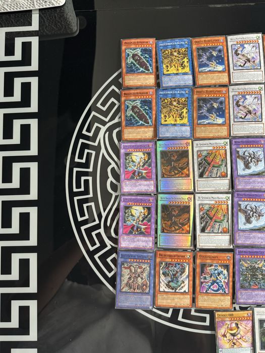 Продавам карти Yu-Gi-Oh!