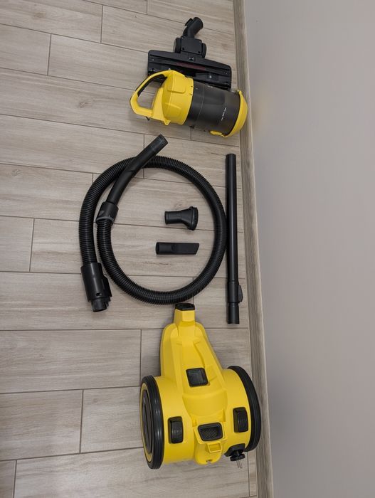 Продавам прахосмукачка Karcher VC 3