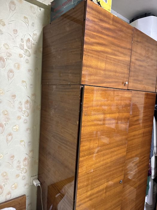 Срочно продам шифоньер советский