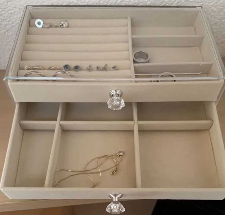 Кутия за бижута нова