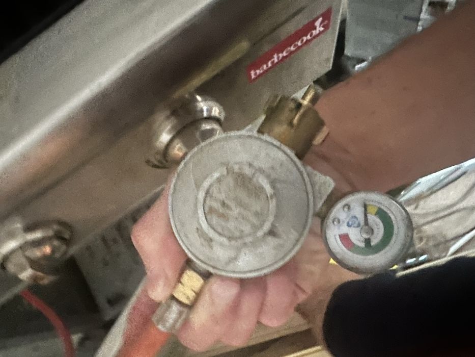 Se vinde gratar pe gaz de la barbecook