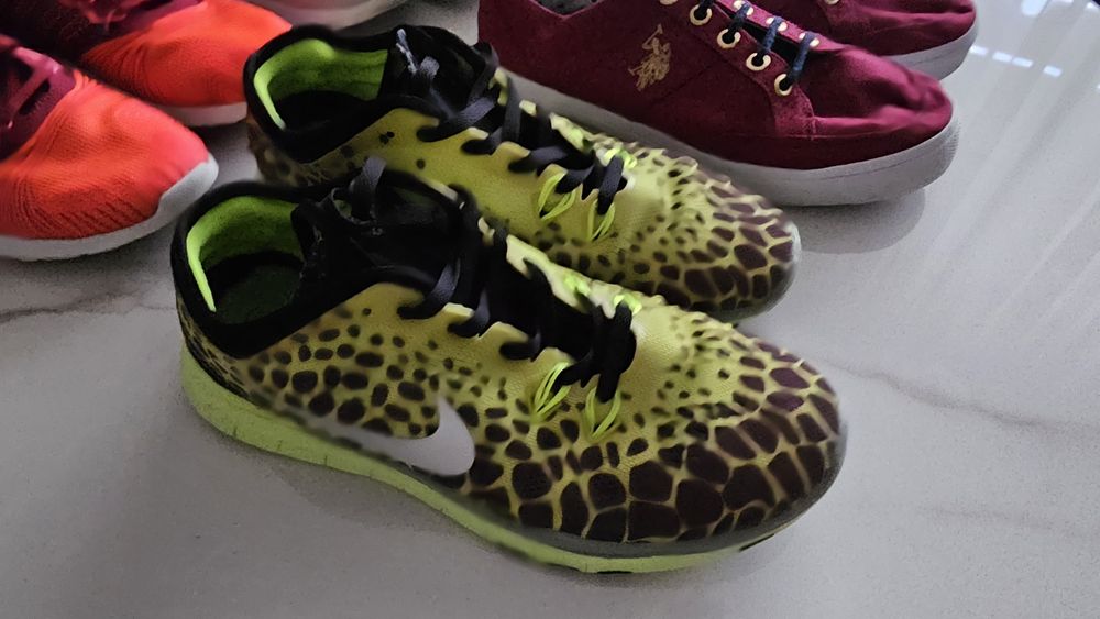 Обувки на ток, маратонки nike