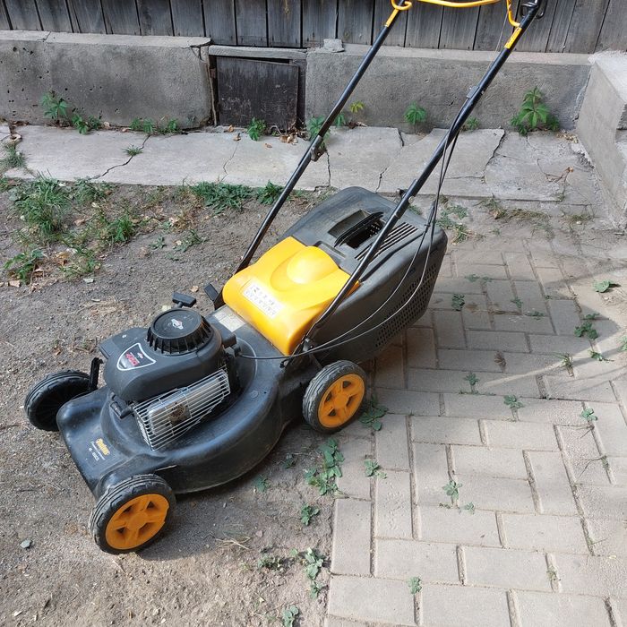 Продам газонакосилку 75000 тг