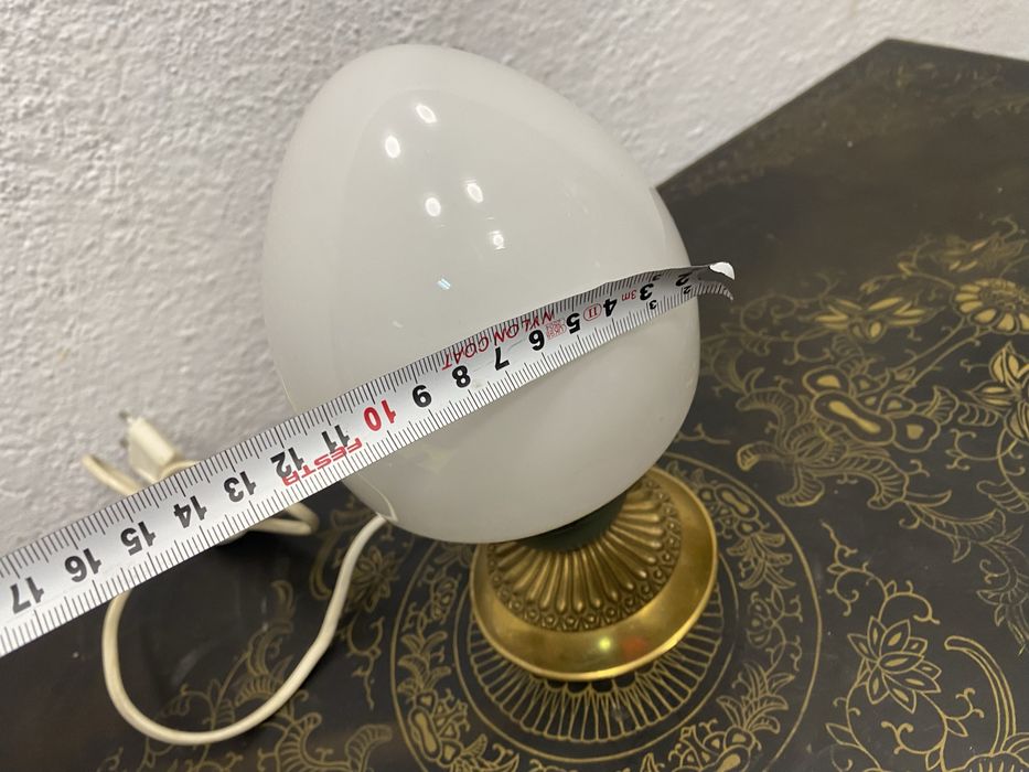 Италианска бастолна лампа с млечно бяло стъкло