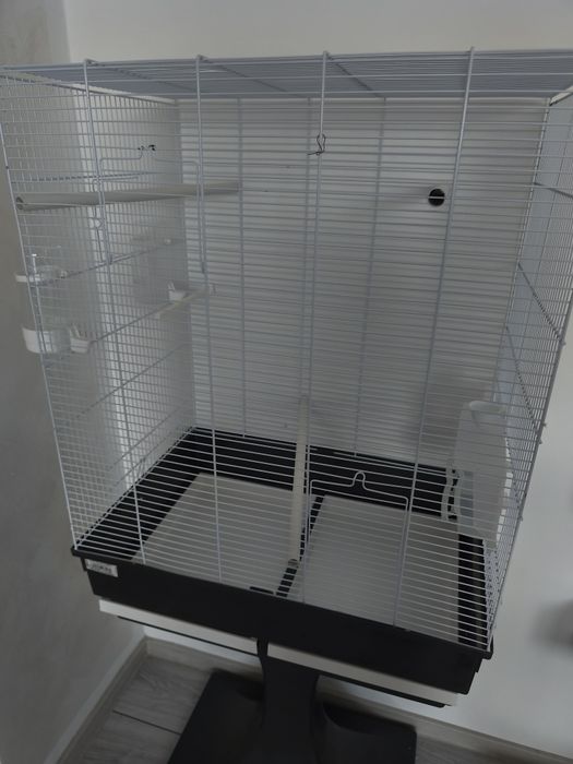 Vând colivie papagali