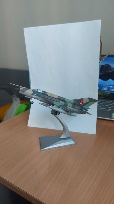 Коллекционная модель самолёта  МИГ-21.