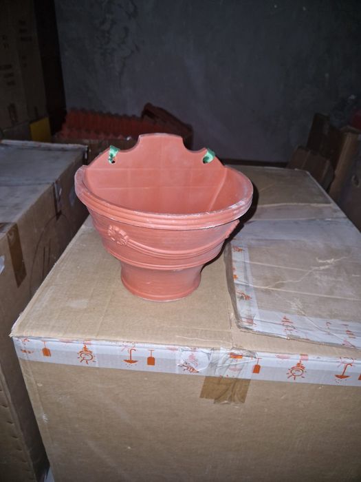 Подвесной кашпо для цветов.