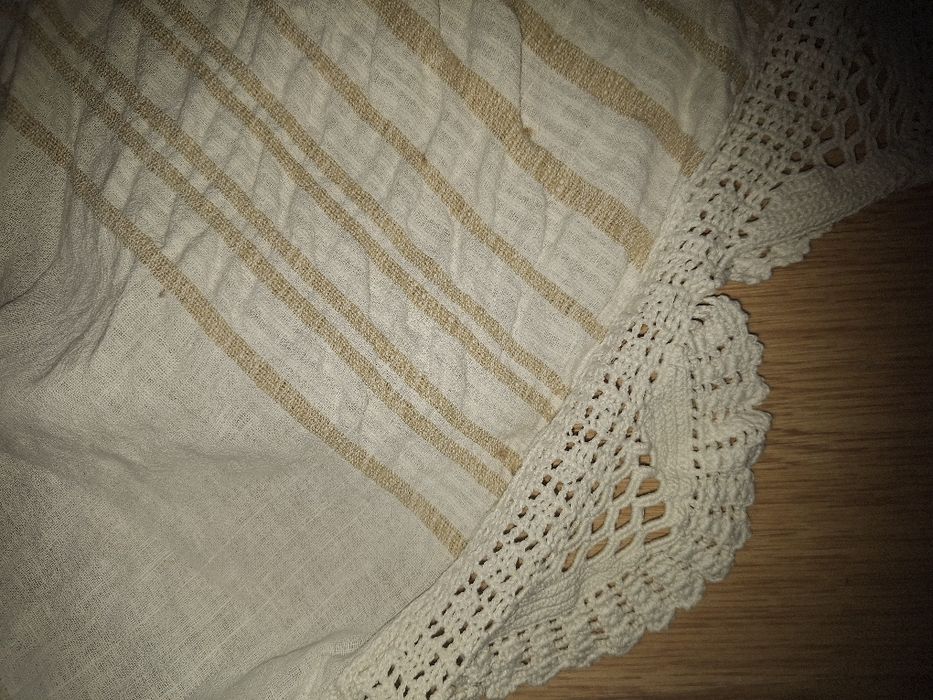 Cearceaf lucrat manual vechi