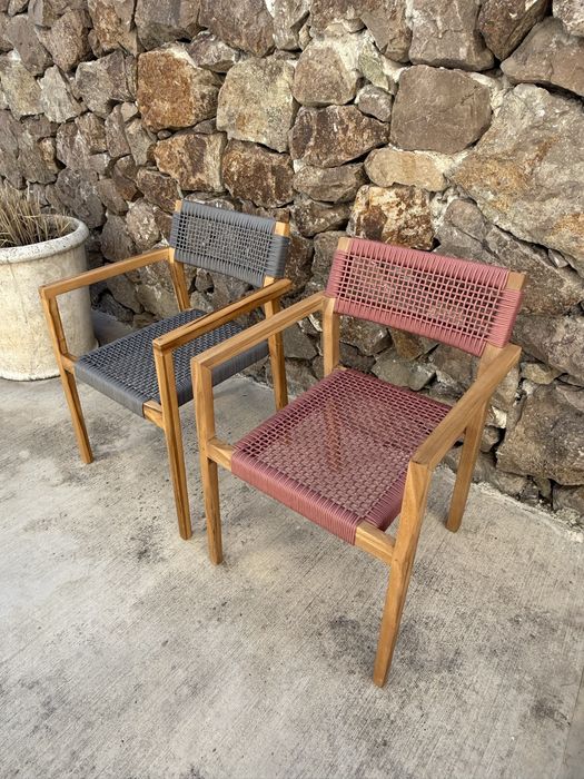 Стол от тиково дърво