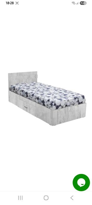 Vând 2 paturi single cu suport pentru saltea, ambele la 1100 lei.