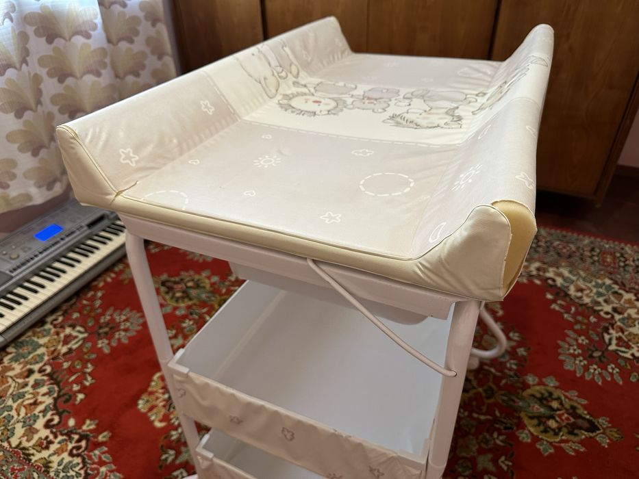 Маса за повиване с вана