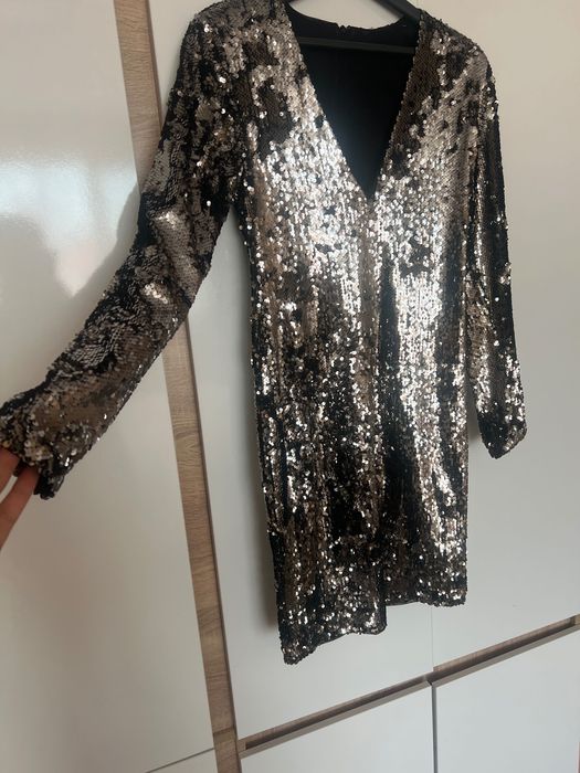 Рокля с паети на Bershka.Слагана два/три пъти без забележка