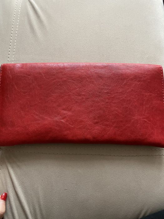 Червена дамска чанта