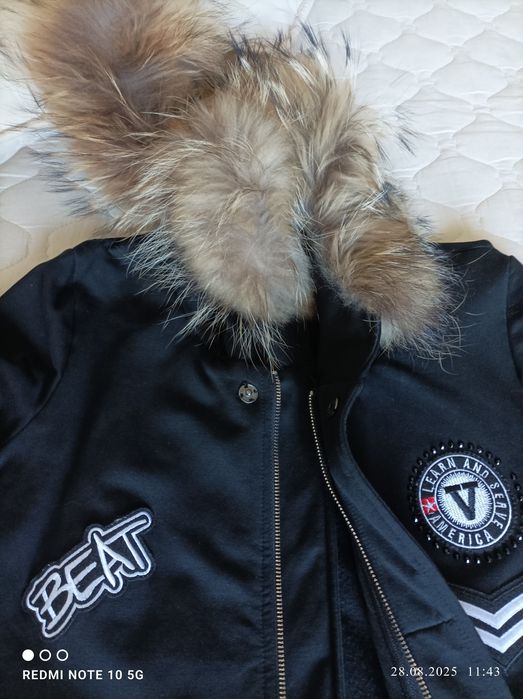 Есенно яке с качулка с естествен косъм