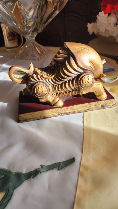 Денежный Бык из дерева