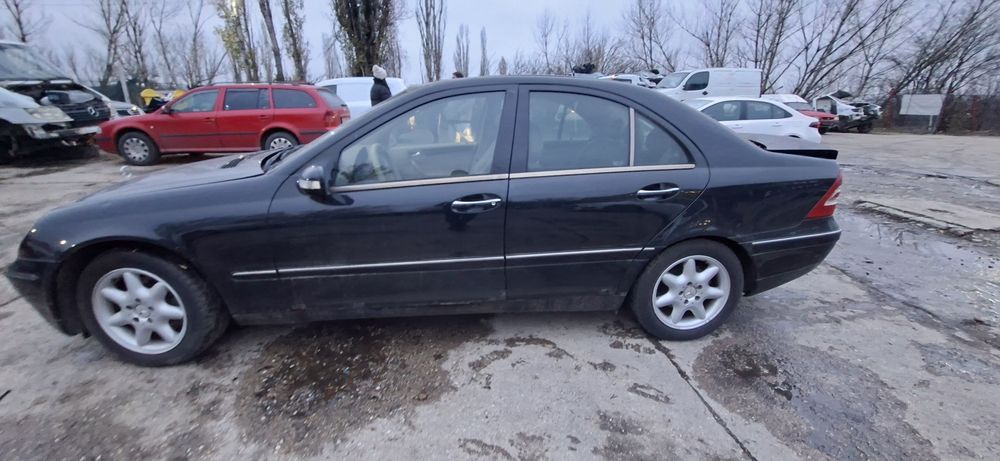 Dezmembrez Mercedes Benz c 240  2.6B 2001