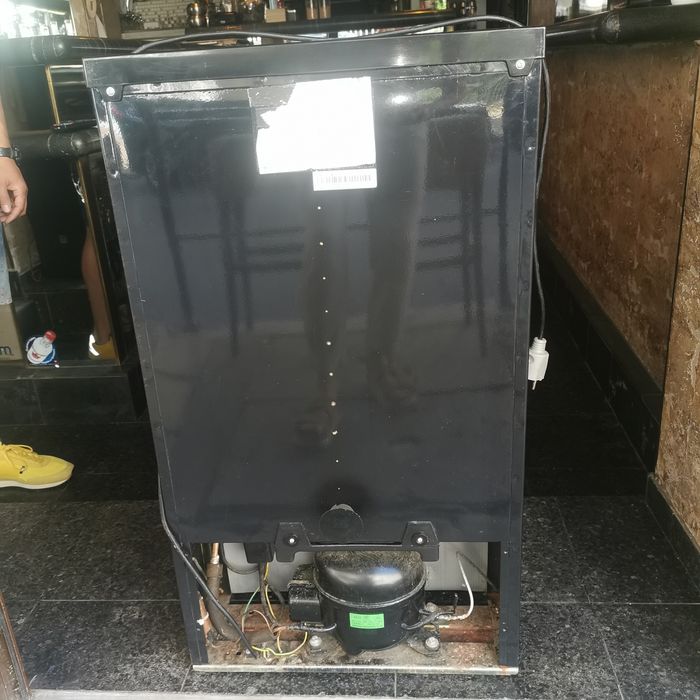 Хладилна витрина-Охладител за вино