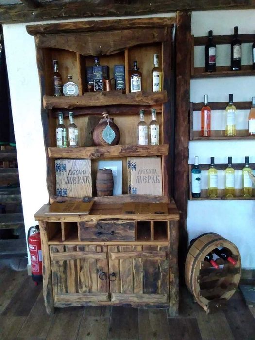 Мебели от стари дъбови греди