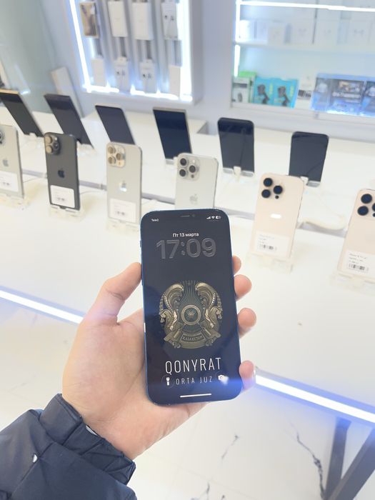 Продаю айфон 12