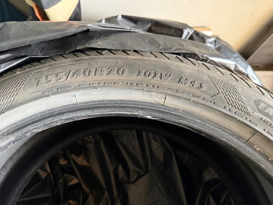 Продавам гуми 255/40/20 GoodYear Eagle F1 за Tesla Y