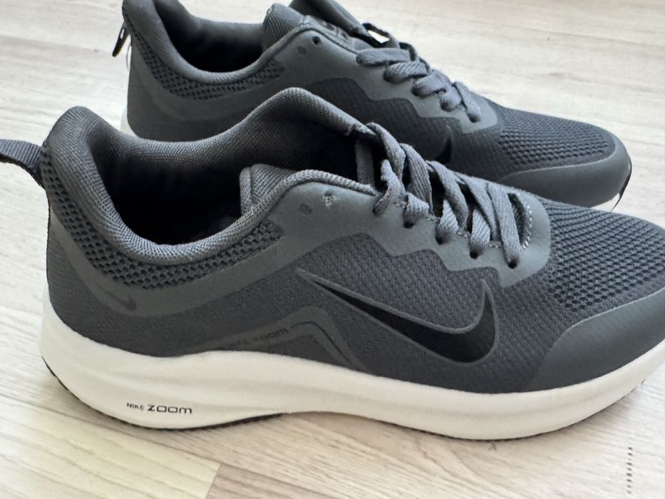 Новые кроссовки Nike