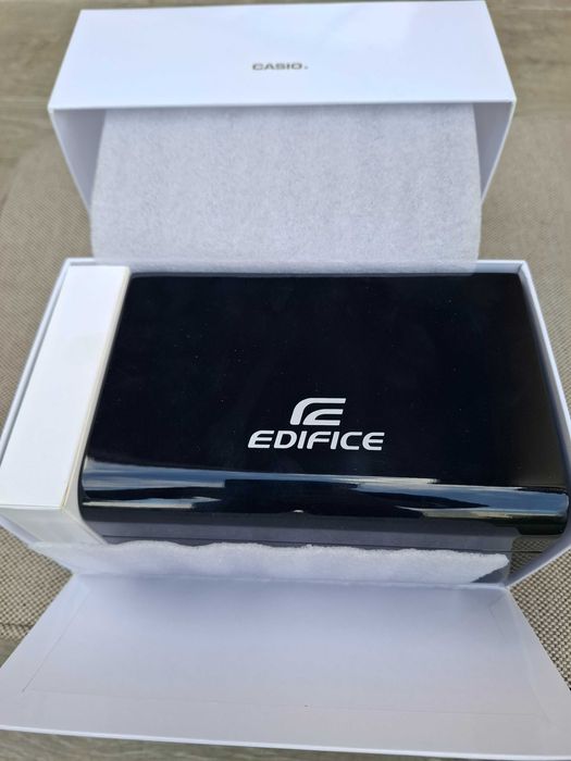 Ceas CASIO Edifice EQW-A1200RB-1AER - Red Bull Racing Limited Edition