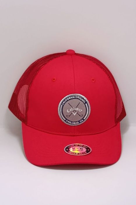 Кепки в различных оттенках