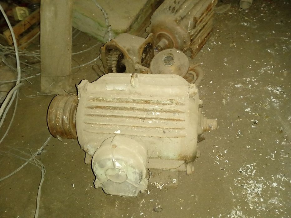 Продам  электродвигателя