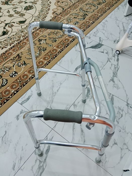 Продам ходунки новые