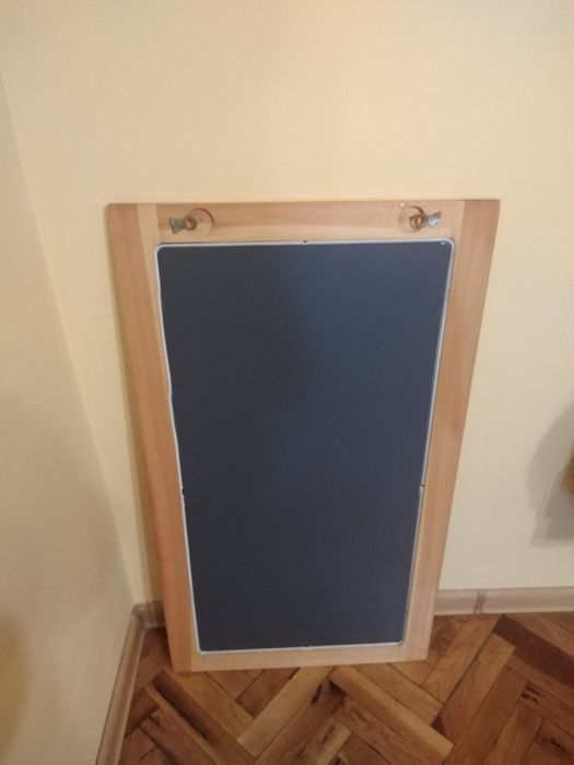 Огледало с дървена рамка