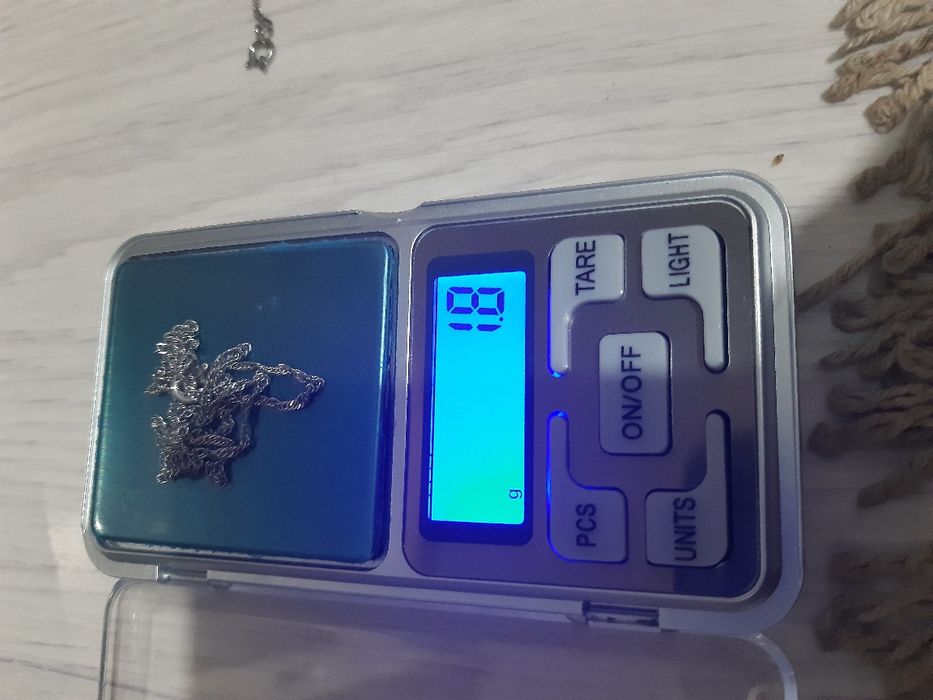 Серебрянные цепочки и кулон